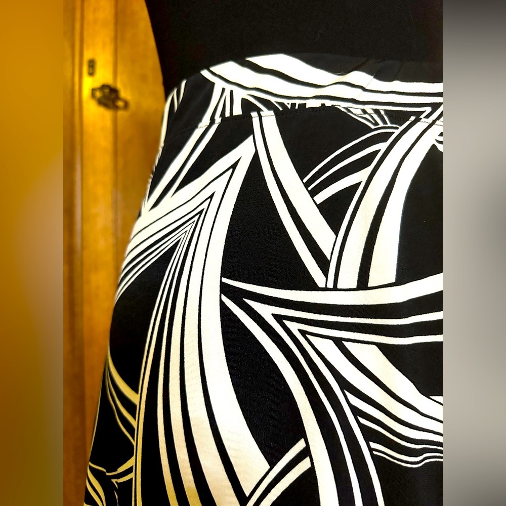 Banana Republic Factory drape skirt in black/white